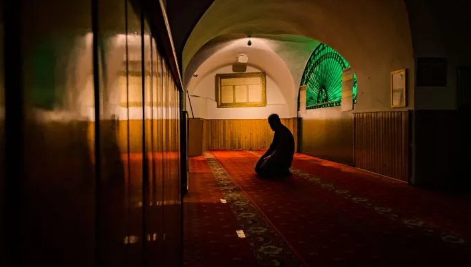 Primary school teacher in Palanpur threatened by local Muslims to stop prayer session