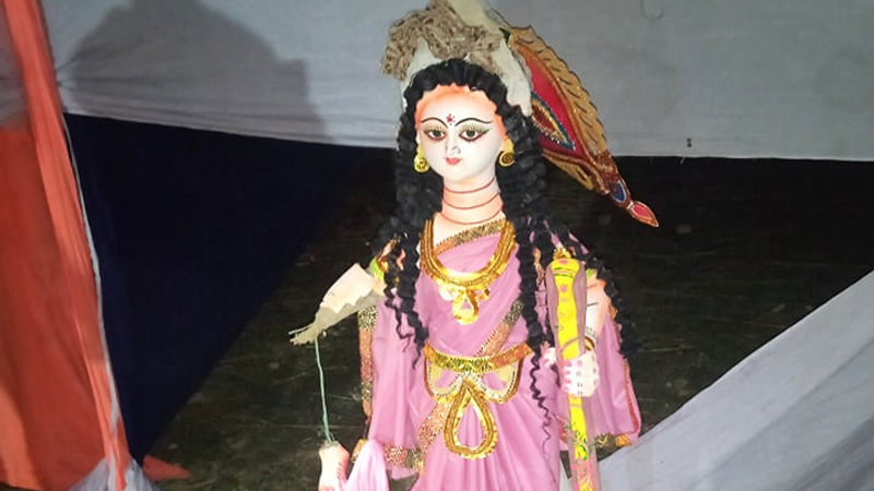 Saraswati idol and Hindu worshippers attacked by Muslim mob in Bangladesh