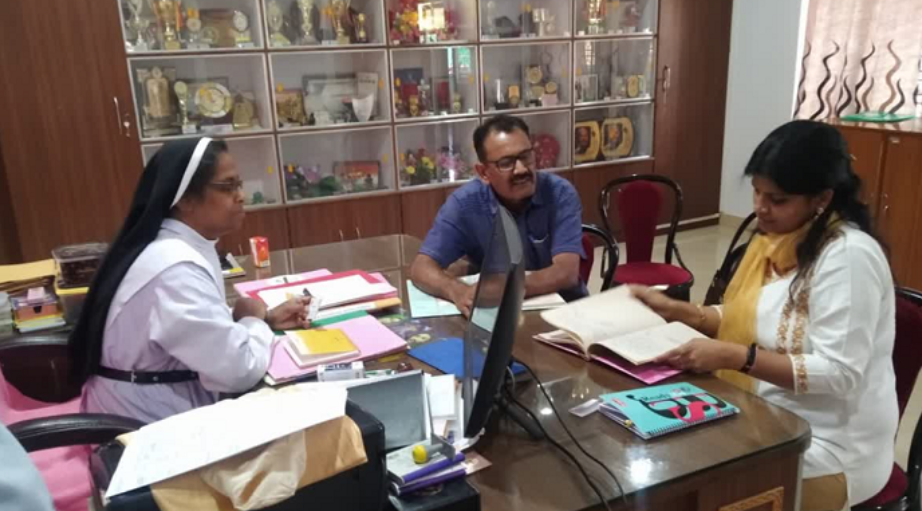 Hindu students face suspension on wearing Kalava and Tilak in a Missionary school, school forces students to follow Christian religious beliefs