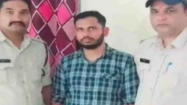 One Imtiaz of Indore takes Hindu girl hostage, marries her, threatens to kill the girl if her parents do not convert, arrested