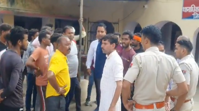 Muslim youths attack Khatu Shyam Yatra in Alwar, Rajasthan, tear religious posters 
