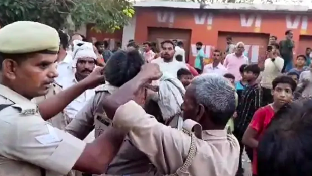 Clashes erupt after Hindus participating in Kanwariya procession asked to stop playing DJ by Muslims participating in a Muharram procession