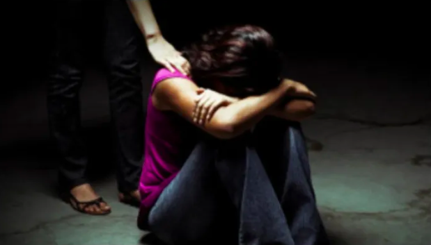 Zafar poses as Raj, drugs and rapes minor Hindu girl, blackmails her with obscene videos to convert to Islam 