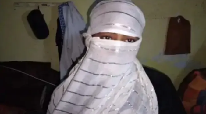 Muslim man pretends to be Hindu, wears tilak and kalava to lure a Hindu minor girl into a relationship, sexually exploits and records video which he uses to threaten her
