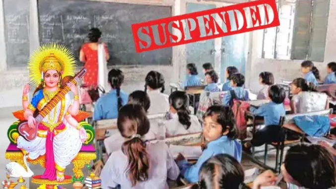 Govt school teacher restricts expression of Hindu identity by removing image of Goddess Saraswati from the stage during Republic Day celebration 