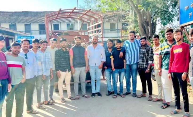 Bajrang Dal members in Maharashtra foil an attempt of cattle smuggling and save three calves