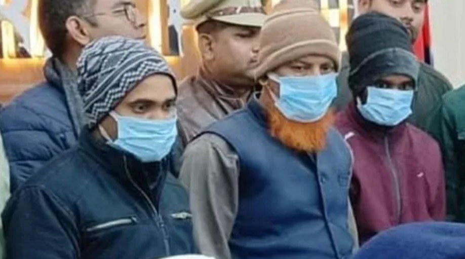 Three Muslims including a madarsa teacher, running conversion racket, sell books containing Muslim literature and objectionable articles related to Hinduism at Magh Mela in Prayagraj, arrested