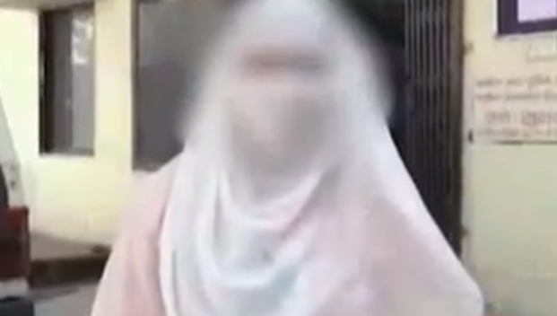 Samir pretends to be Sonu to befriend Hindu girl, forces her to do Nikah, gang-rapes her with his friend Afzal, issues threats when she resists reading Namaz
