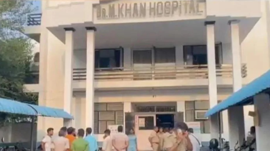 Muslim doctor circumcises a two and a half year Hindu kid admitted for tongue surgery in Bareilly, Uttar Pradesh
