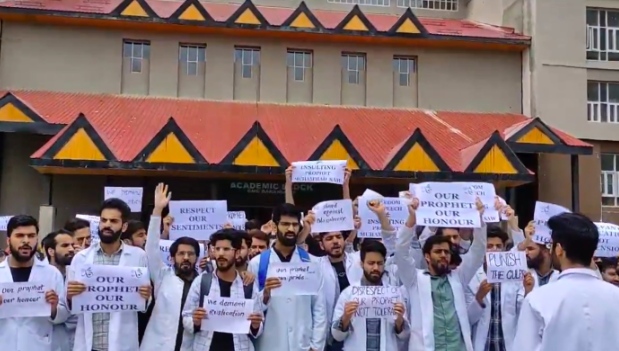 Hindu boy intimidated and threatened, booked after hundreds of students accuse him of insulting Islam