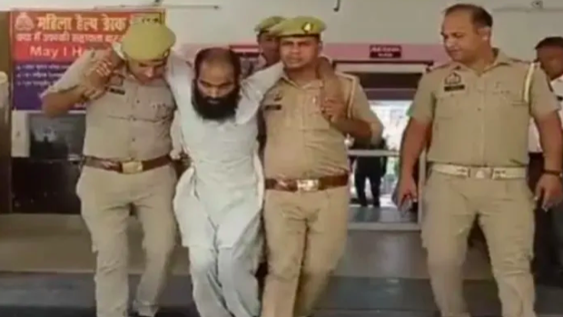 Ata ur Rehman of Amroha molests a woman when she goes to get milk, hurls abuses and threatens to kill her
