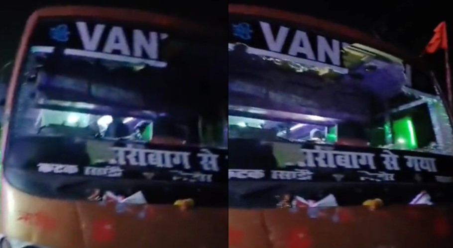Muslism pelt stones at Hindus activists while they pass through a 'Muslim area', were returning from 'Shaurya Jagran Yatra' of Ram temple