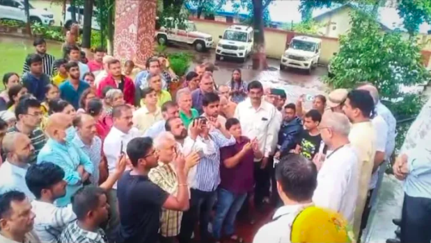 Hindu woman gets molested by Muslim man, Muslim mob desecrates temple while forcing her to not file complaint