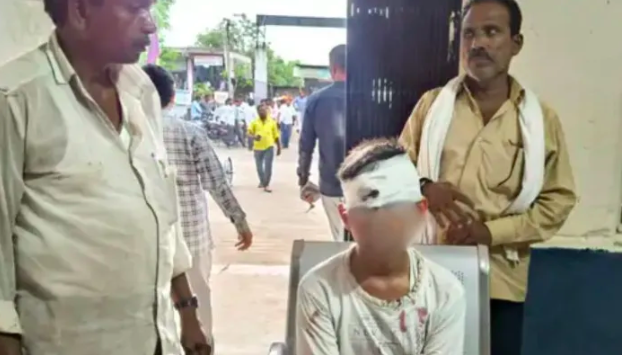 Maulvi Mujeeb Sheikh beats Hindu children with a stick, strangulates one for plucking jamun from a tree in Dargah