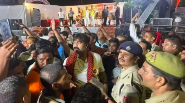 Muslim mob pelt stones at Avanti Bai Lodhi's procession over loud DJ music near mosque