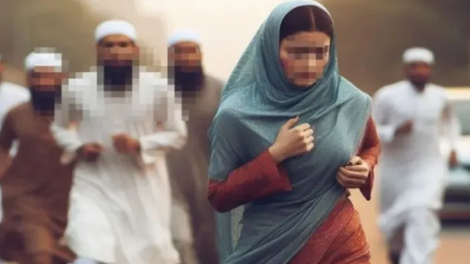 Aqeel poses as Akhil Yadav to trap a married Hindu woman, rapes her, force-feeds beef, makes her observe Roza