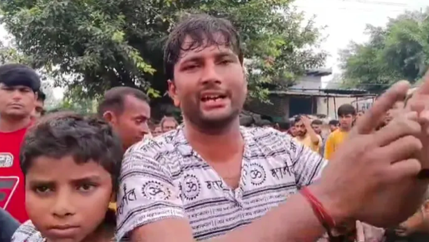 Muslims block path and threaten Kanwariyas in Amroha over DJ music causing ruckus 
