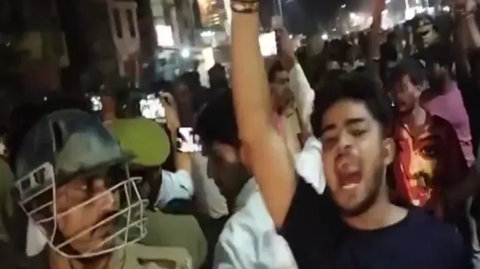 Stones pelted on Durga idol immersion procession passing through Muslim-dominated locality