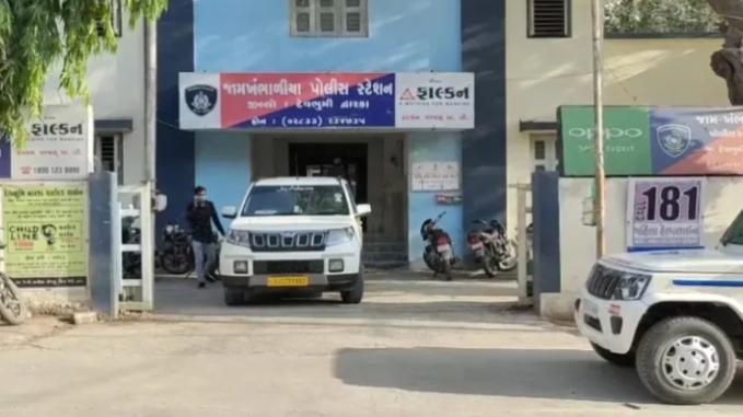 Muslim mob threatens and assaults RSS-VHP volunteer for playing devotional garba song in car