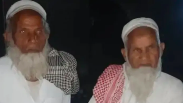 Muslim men wash feet and offer Namaz in Ram Temple despite priest's objection