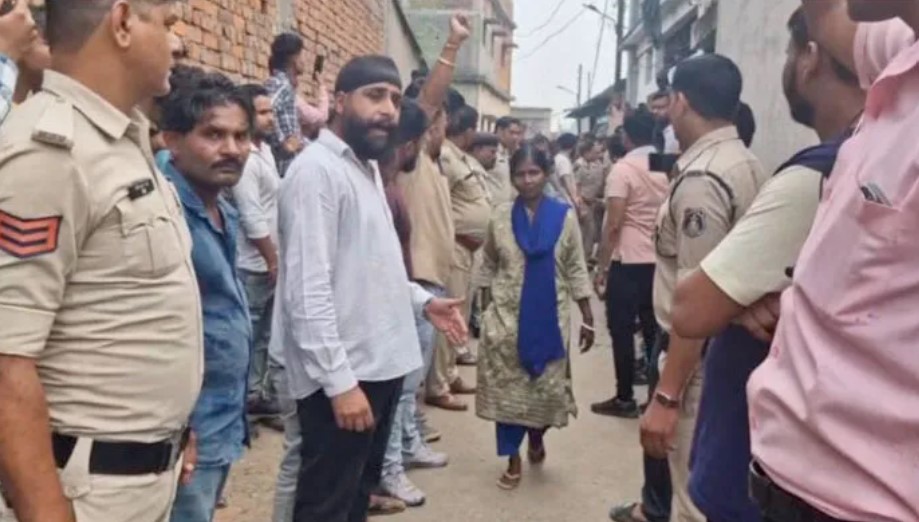 Hindu men and women coerced to convert to Christianity with promises of financial and health benefits