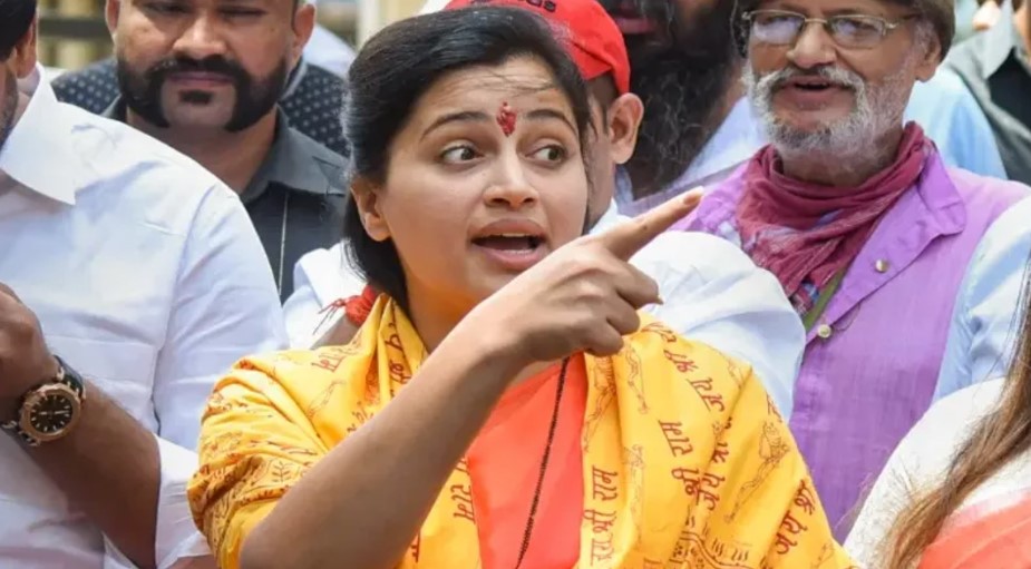 Ex-BJP MP Navneet Rana attacked during rally, casteist abuses hurled at her