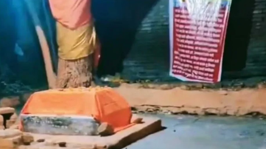 Members of Muslim community clash with Hindu groups claiming Hindu religious site as ‘Dargah’
