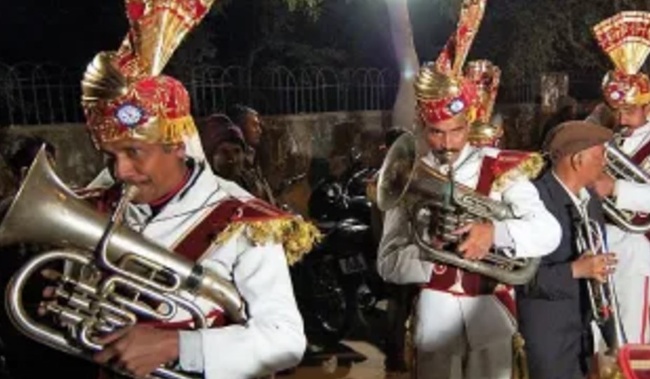 Muslim group armed with rods and sticks disrupt Dalit wedding procession as it passes through 'Muslim area', threaten to kill the participants