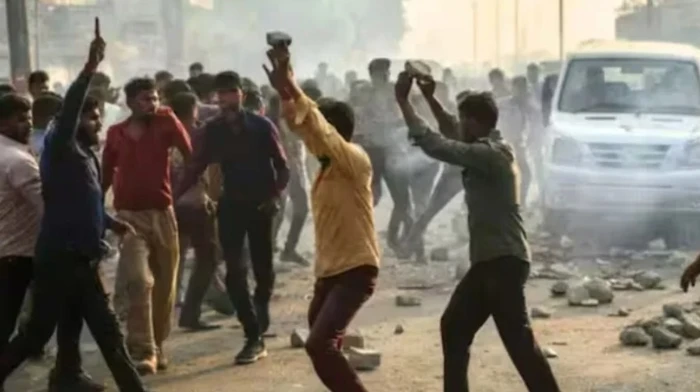 Navratri celebration disrupted as Muslim mob pelt stones at pandal over social media post in Vadodara