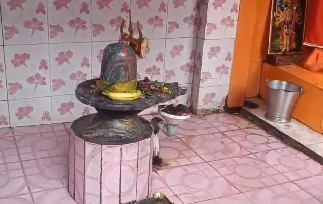 Picture of a Muslim religious leader placed on top of a Shivling at an ancient Hindu temple 