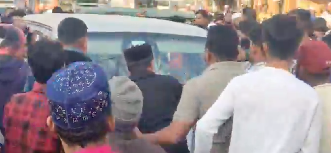 Hindu passengers attacked for playing bhajans in car by Muslim mob 