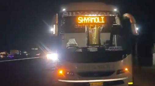 Hindu pilgrims attacked: bus returning from Maha Kumbh targeted by stone-pelters in Bihar
