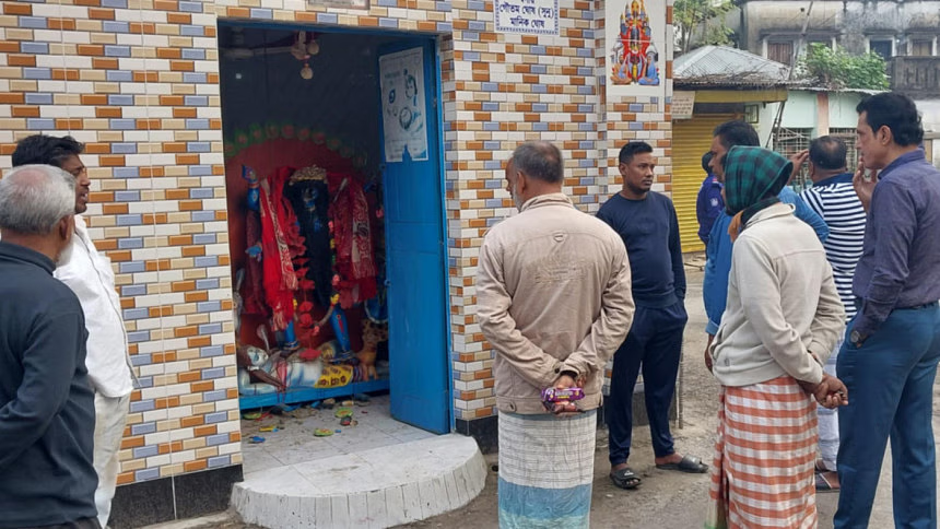 Idol of Goddess Kali vandalised by a Muslim man in Bangladesh