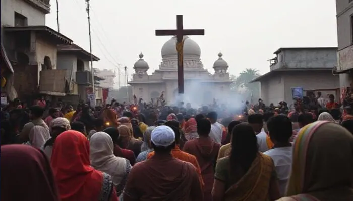 Hindus including children, lured with incentives and coerced to convert to Christianity; accused denigrated Hindu gods and stabbed Hindu man for opposing conversion