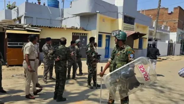 Hindu women pelted with stones while seeking donations for Hindu religious event