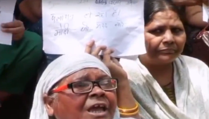 Hindu women in Delhi's Seelampur say local Muslims throw meat and bones at their houses, molest Hindu girls