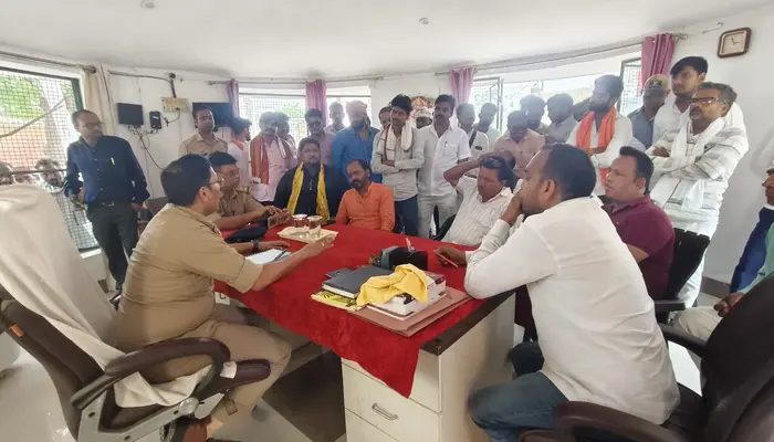 Hindu symbols insulted during Buddhist discourse in UP; apology issued after protest
