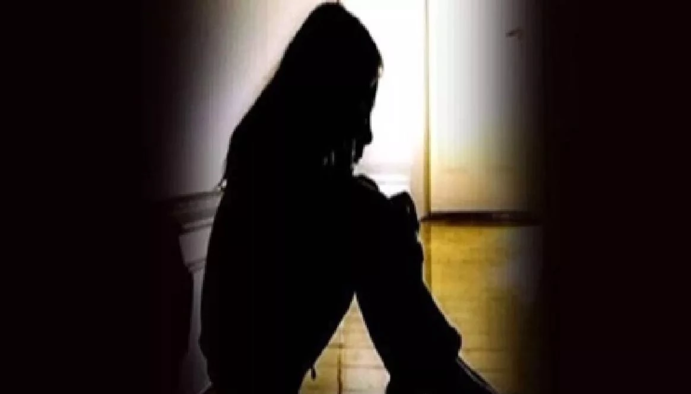 Minor Hindu girl kidnapped near a mosque and forcibly converted to Islam; victim's father subjected to physical assault and anti-Hindu slurs by Muslim mob