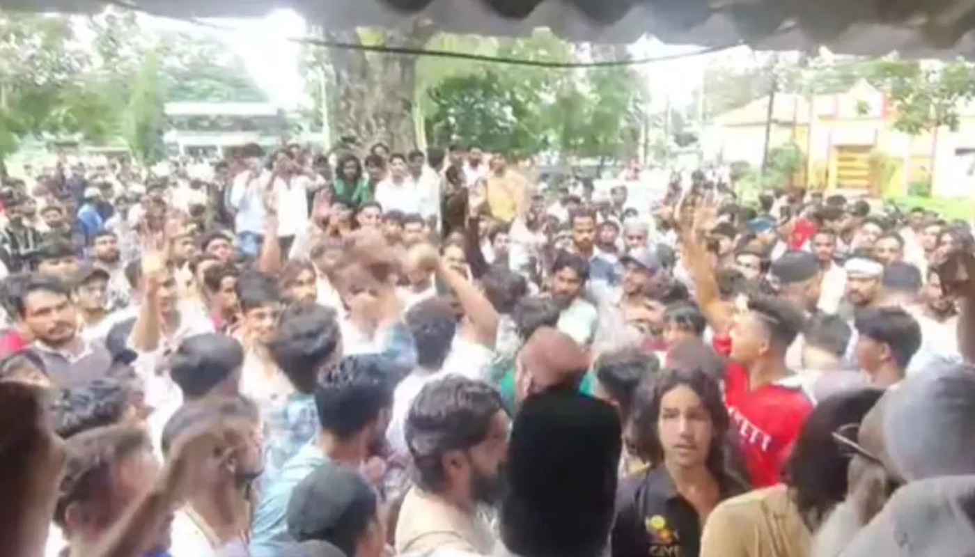 Ganesh Chaturthi procession attacked with stones near Masjid in Ujjain, Madhya Pradesh