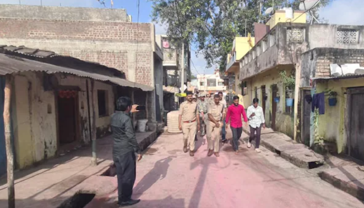 Hanuman Chalisa recitation during Ganpati Visarjan attacked by Muslim men, Hindu devotees injured