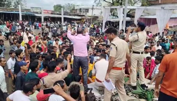 Hindu devotees, including women attacked with stones as Durga idol immersion procession passes near a mosque