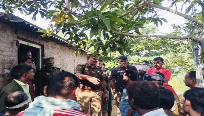 Cows slaughtered after breaking lock of cowshed in Azamgarh; perpetrators abscond with meat