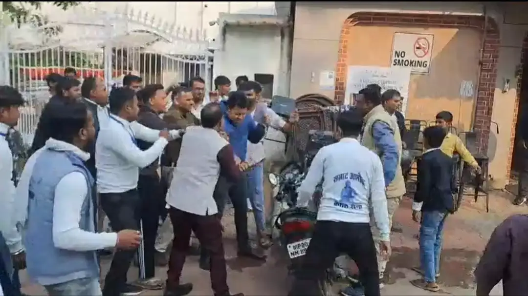 Hindu organisation workers assaulted for opposing anti-Hindu book sale at event in Jabalpur, Madhya Pradesh