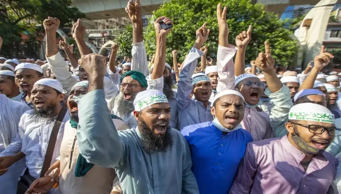 Muslim man insults Hindu leaders and Hinduism, threatens to make life difficult for Hindus
