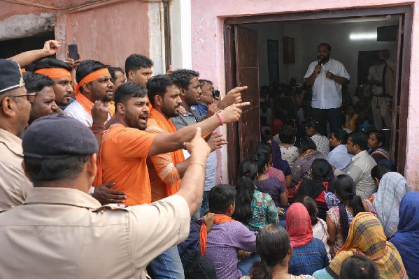 Hindu villagers targeted for conversion through prayer meeting organised under the cover of a godbharai; Hinduism denigrated, inducements offered