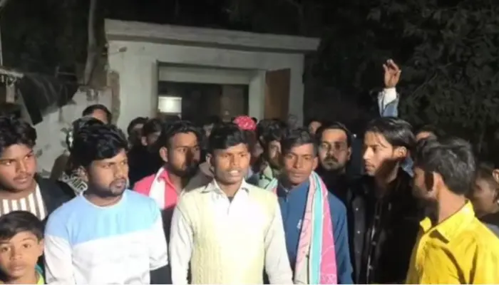 Hindu religious gathering violently attacked, bhajans halted, and devotees subjected to threats by armed Muslim mob