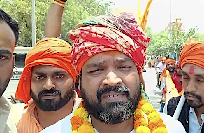 Hindu Yuva Vahini leader attacked during preparations for Sanatan march, stone pelted at his vehicle in Varanasi 