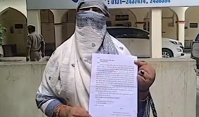 Hindu woman pressured to convert to Islam, raped upon refusal by Muslim man posing as Hindu; victim threatened with acid attack for pursuing legal action