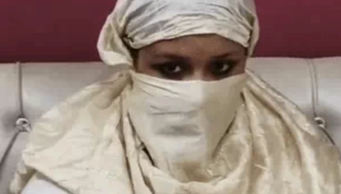 Hindu woman trapped, blackmailed and coerced to convert by Muslim man posing as Hindu; stabbed for refusing advances