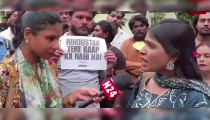 Revered Hindu deity denigrated, sacred religious customs mocked by Cockroach Janata Party protester at Jantar Mantar, Delhi